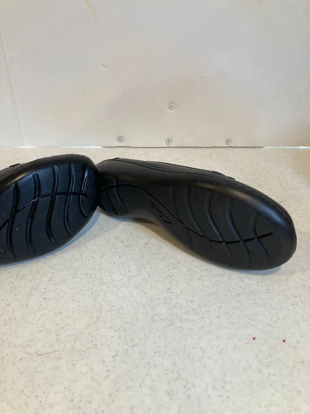 CLARKS WOMEN ASHLAND LILY LEATHER SLIP ON SIZE 9 NWT